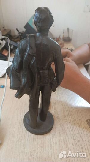 Ленин гимназист, скульптура