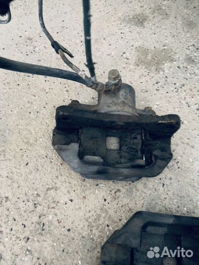 Суппорт тормозной задний Toyota Land Cruiser 100