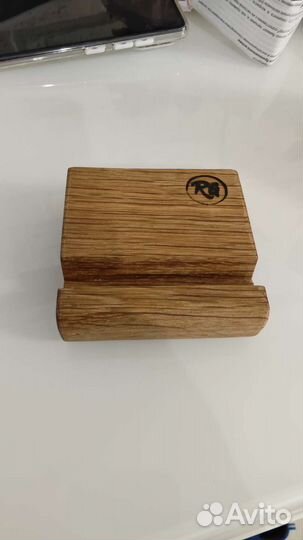 Подставка для телефона из дерева