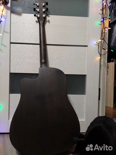 Акустическая гитара