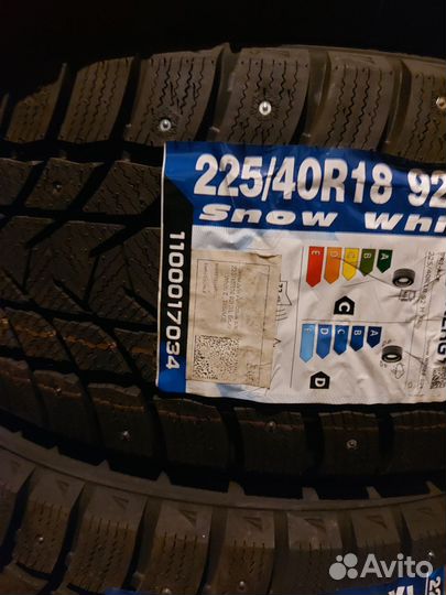 Tri Ace Snow White II 225/40 R18 92H