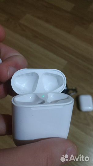 Кейсы airpods оригиналы б/у разные