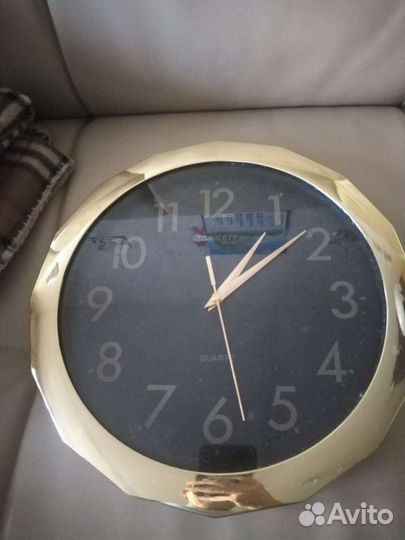 Продам настенные часы scarlett