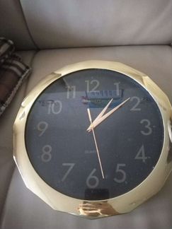 Продам настенные часы scarlett