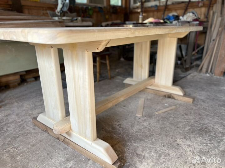 Стол обеденный