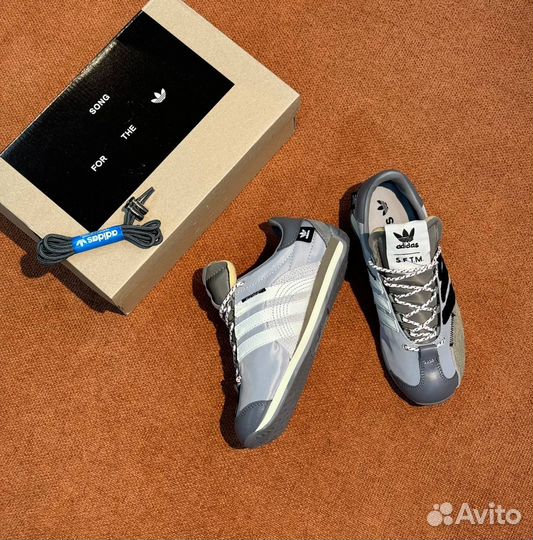 Кроссовки женские Adidas