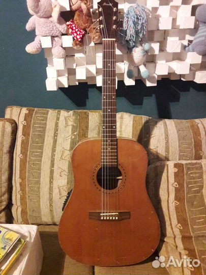 Акустическая гитара