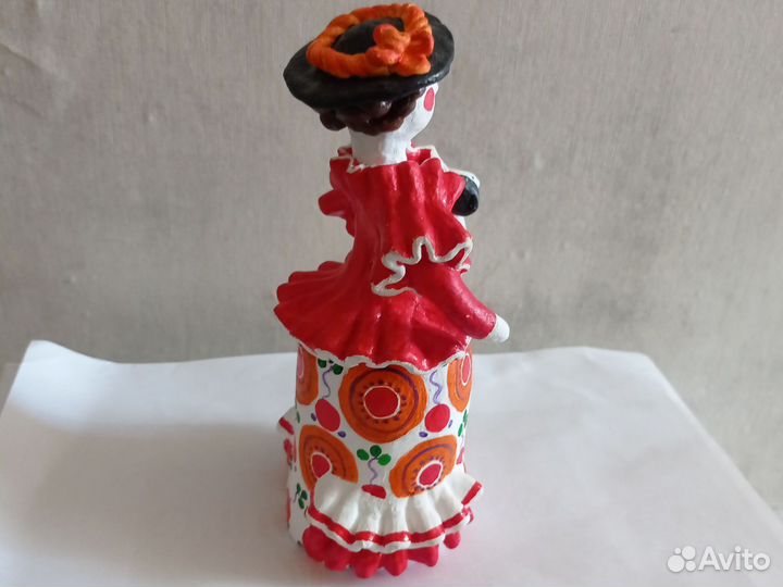 Дымковская игрушка, дама с собачкой
