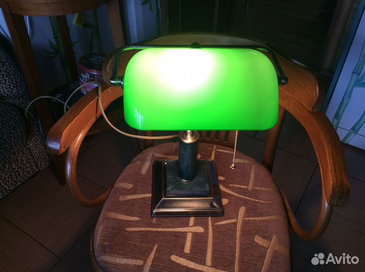 Лампа настольная зеленая мрамор