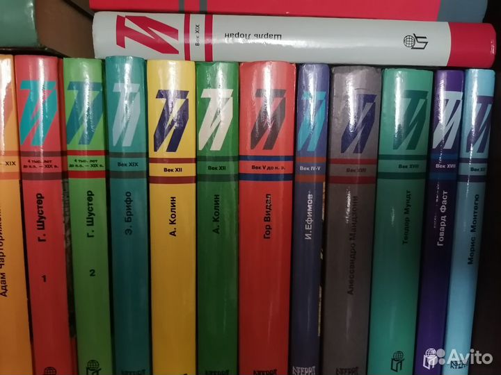 Тайны и истории в романах