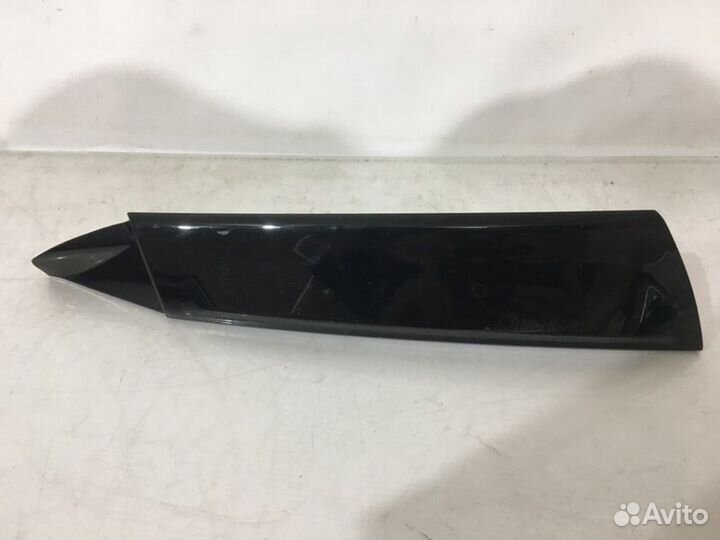 Молдинг стекла задний правый Toyota Fortuner 2