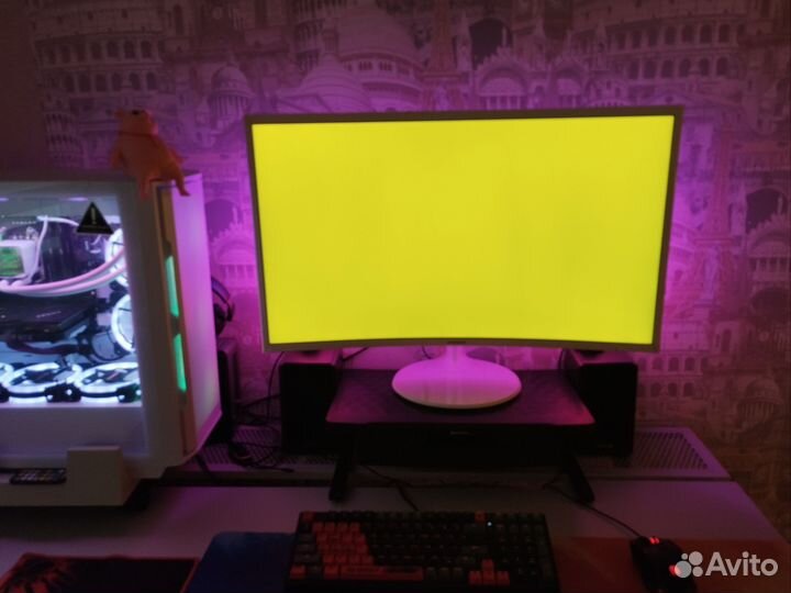 Монитор Samsung 31.5