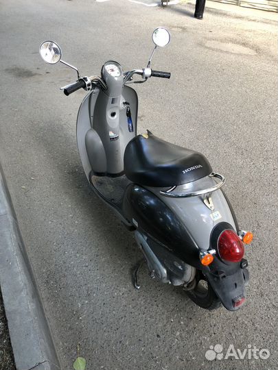 Honda Crea Scoopy Ретро скутер