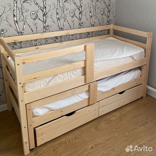 Двухъярусная кровать из дерева