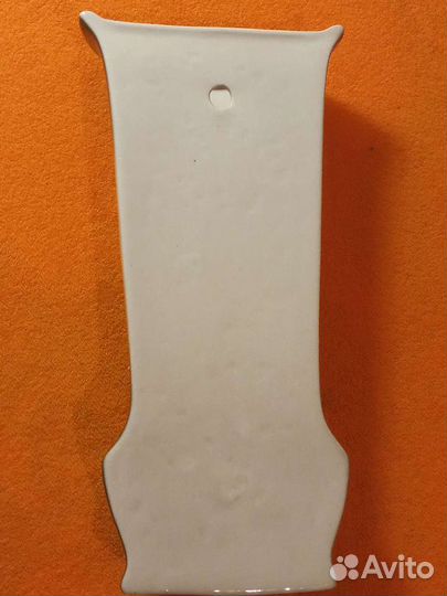 Керамическая ваза- кашпо настенная