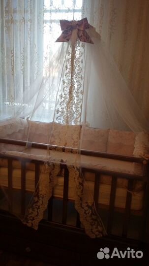 Детская кроватка и комод