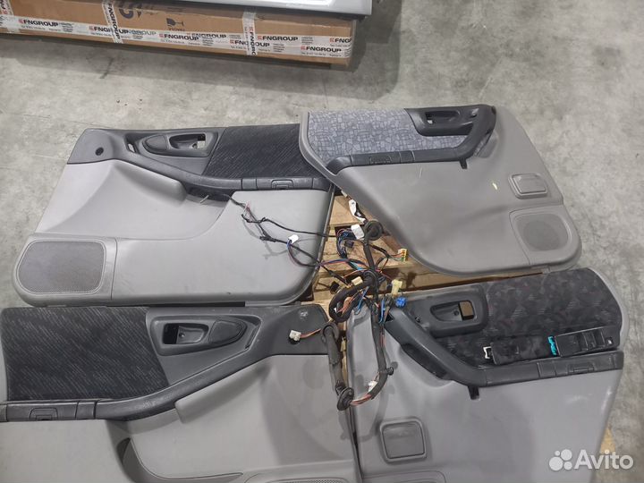 Обшивка двери subaru forester sf5
