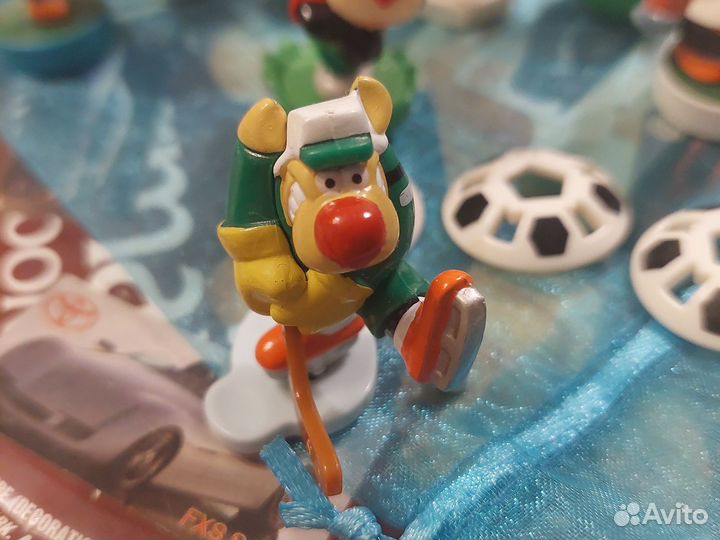 Киндер сюрприз футболисты и 1 хоккеист