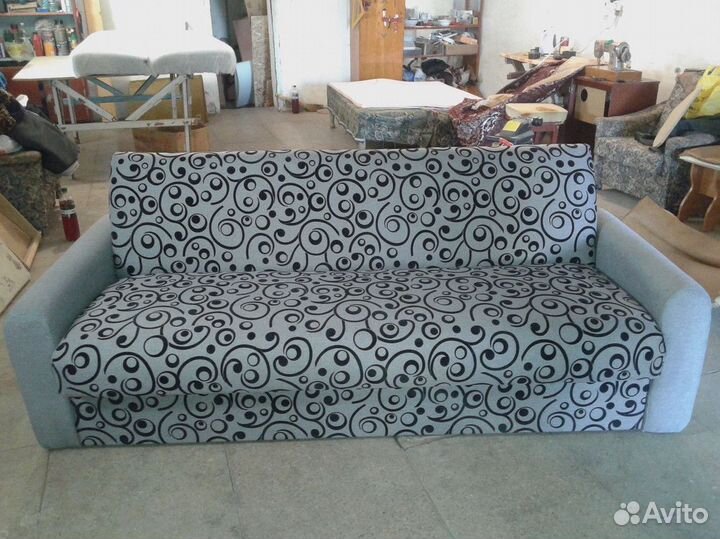 Перетяжка и замена обивки диванов из велюра