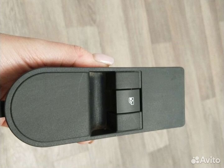 Кнопка стеклоподъемника Opel Astra H перед правая