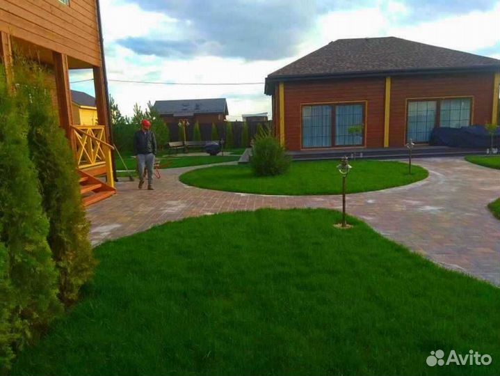 Укладка рулонного газона