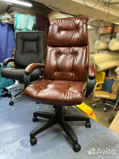 Офисное кресло