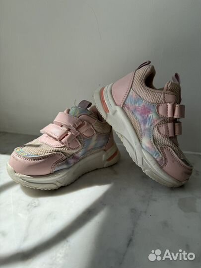 Кроссовки для девочки