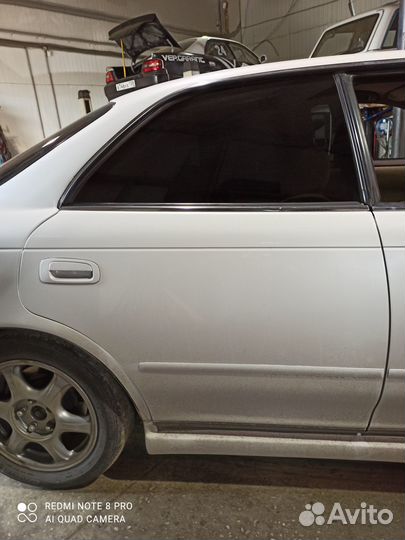 Дверь передняя правая toyota mark2 JZX90