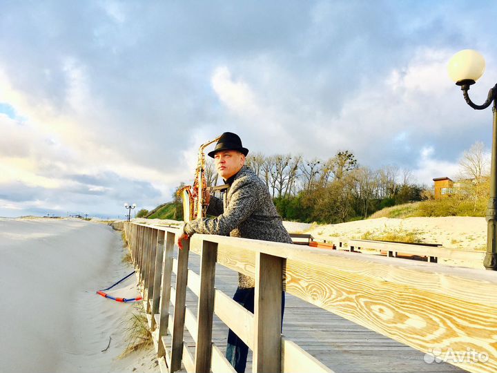 Саксофонист на праздник