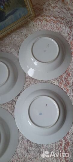 Набор 4 тарелки производство красный фарфорист
