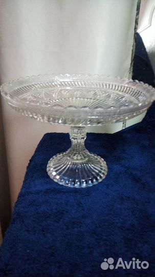 Большая хрустальная ваза на ножке
