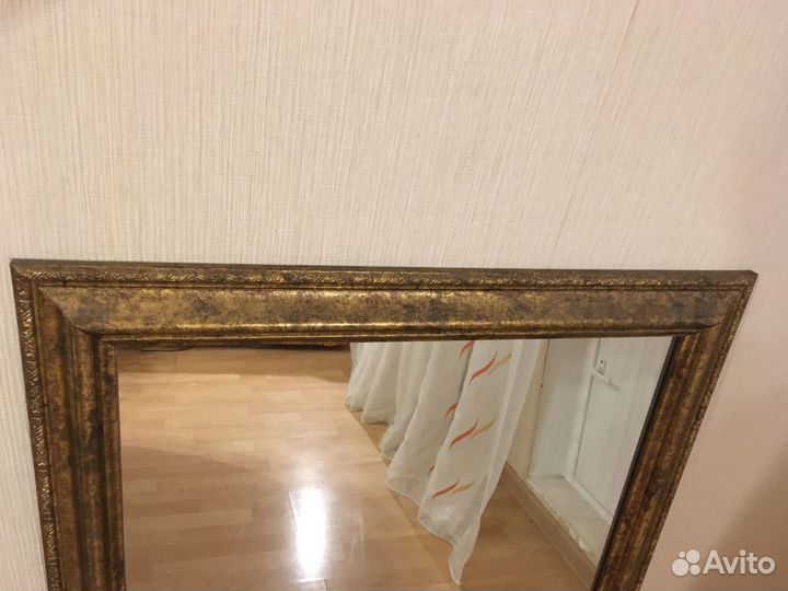 Зеркало настенное в раме