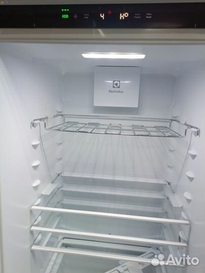 Встраиваемый холодильник Electrolux LNG 7te18s