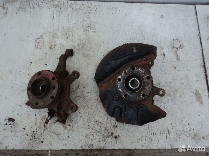 Передний левый поворотный кулак BMW X5 E53