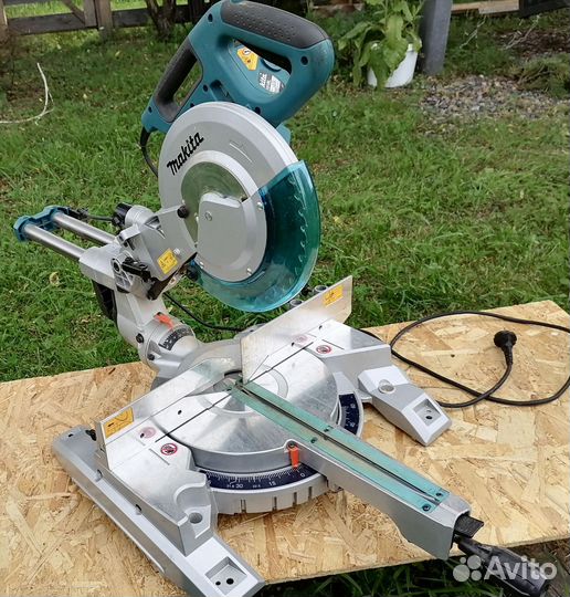 Торцовочник makita LS1018L
