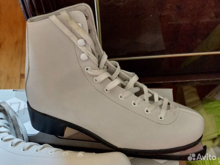 Коньки фигурные 39 размер