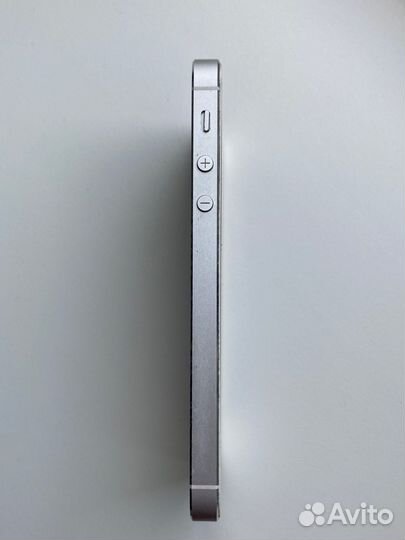 Телефон iPhone 5S 2016 г