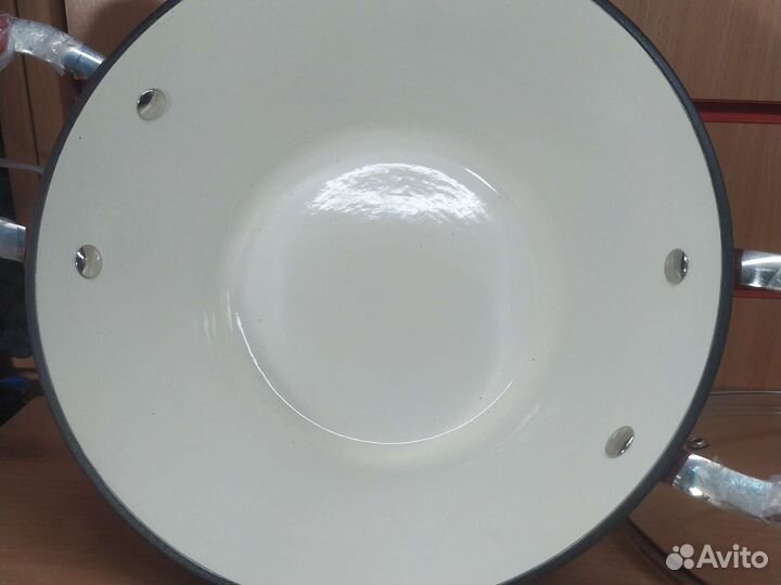 Кастрюля чугунная