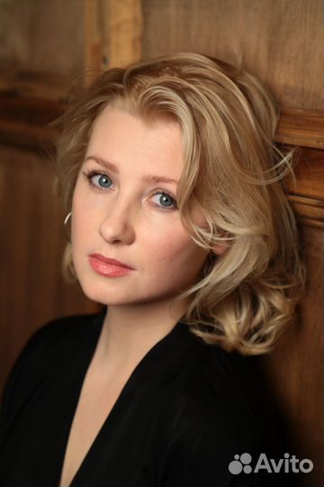 Актриса, преподаватель актёрского мастерства и сце