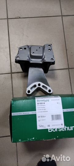 Опора двигателя верхняя правая Skoda Rapid с 2013