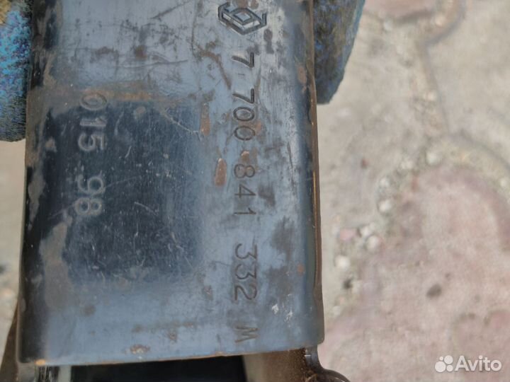 Кронштейн коробки Renault scenic 1