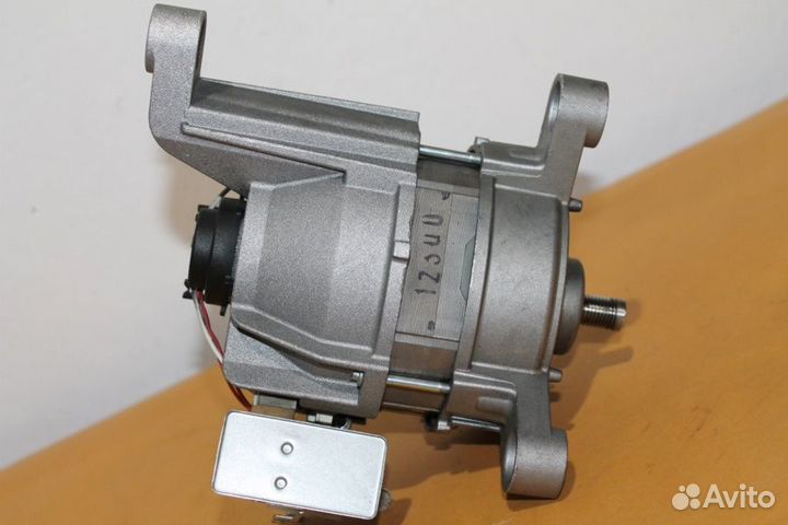 Двигатель Bosch 00144885 бу. 4804