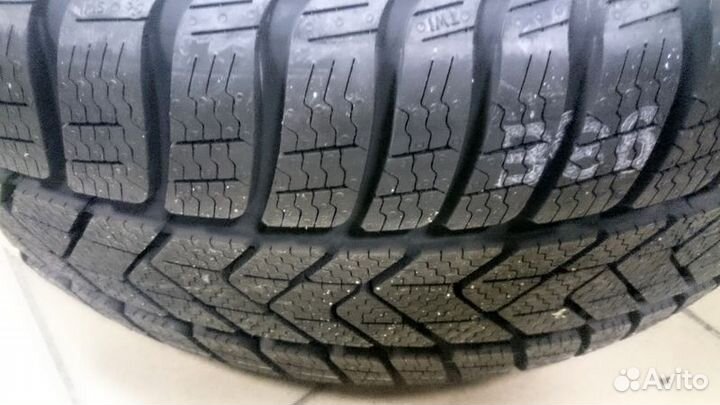 Pirelli Winter Sottozero 3 255/35 R19 96H