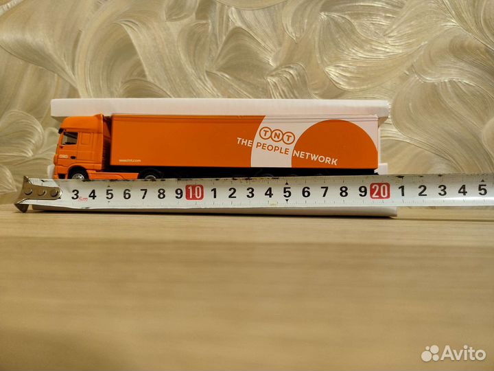 Модель грузовика TNT