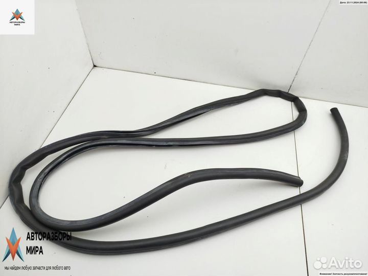 Уплотнитель подкапотного пространства BMW 7