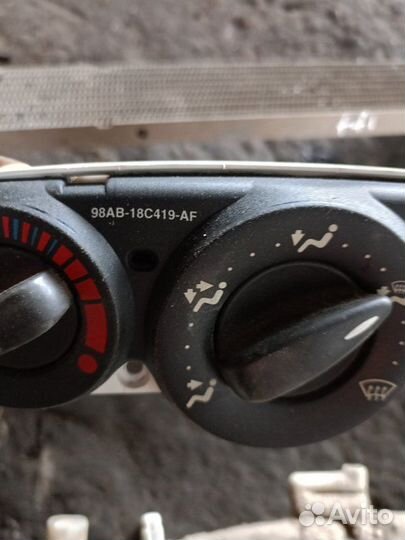 Блок управления отопителем Ford Focus 1 wagon 2.0L