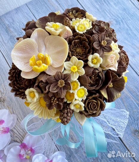 Букет из шоколадных цветов, клубника в шоколаде