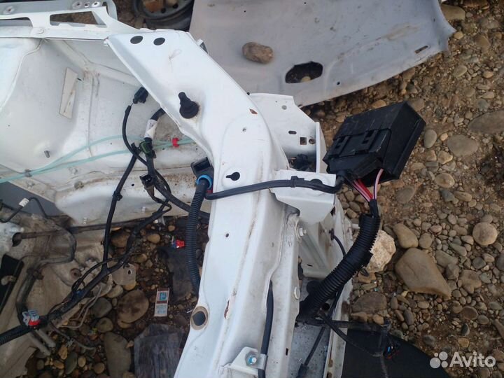 Левая передняя четверть Гранта