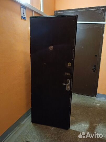 Металлическая дверь бу