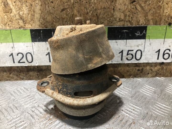 Опора двигателя правая Volkswagen Touareg 2002 201